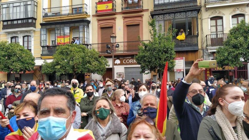 Asistentes a la concentración antiautonomista de Vox en Sevilla, el pasado 28 de Febrero.